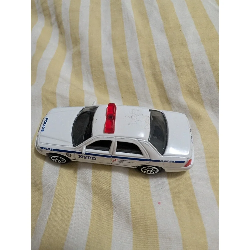Daron City-Souvenirs Official NYPD Police Car Ford Crown Victoria Diecast 3 Inch